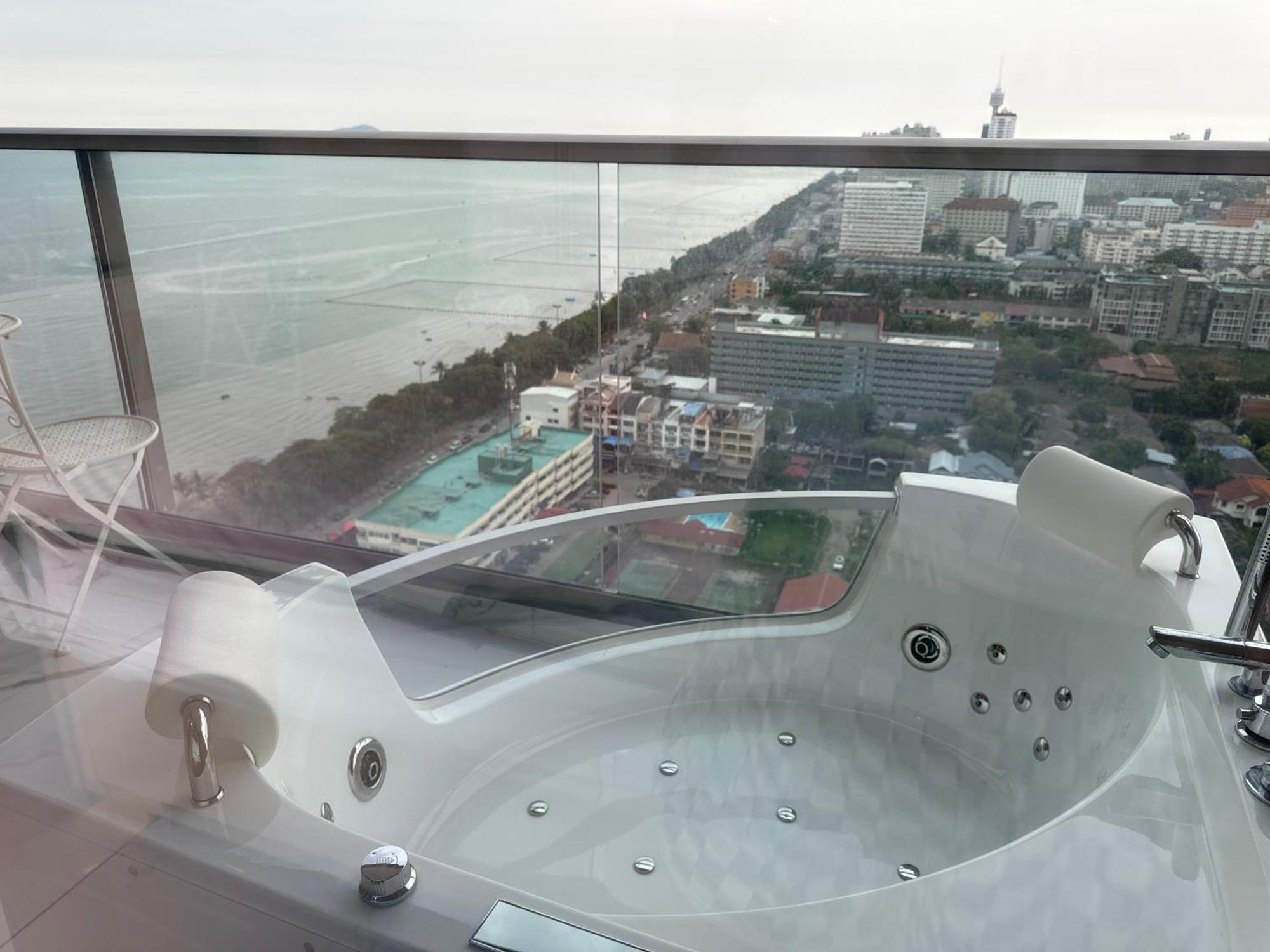 Copacabana Beach Jomtien 科帕卡巴纳海乔木提安海滩毗邻乔木提安夜市 Exteriör bild
