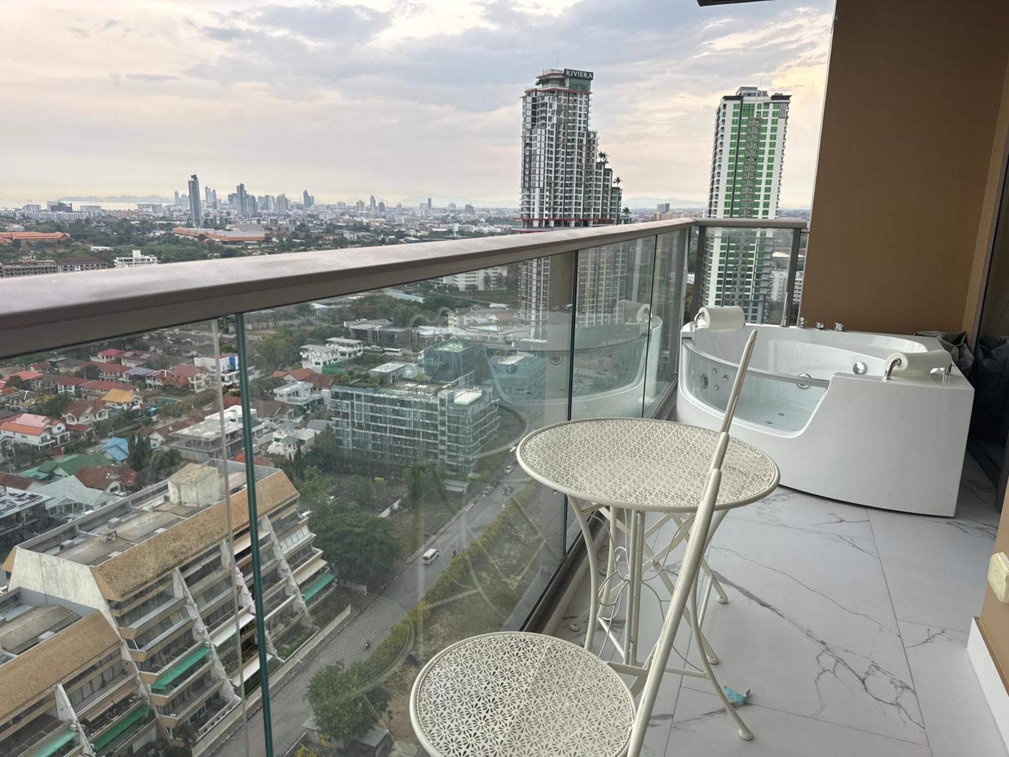 Copacabana Beach Jomtien 科帕卡巴纳海乔木提安海滩毗邻乔木提安夜市 Exteriör bild