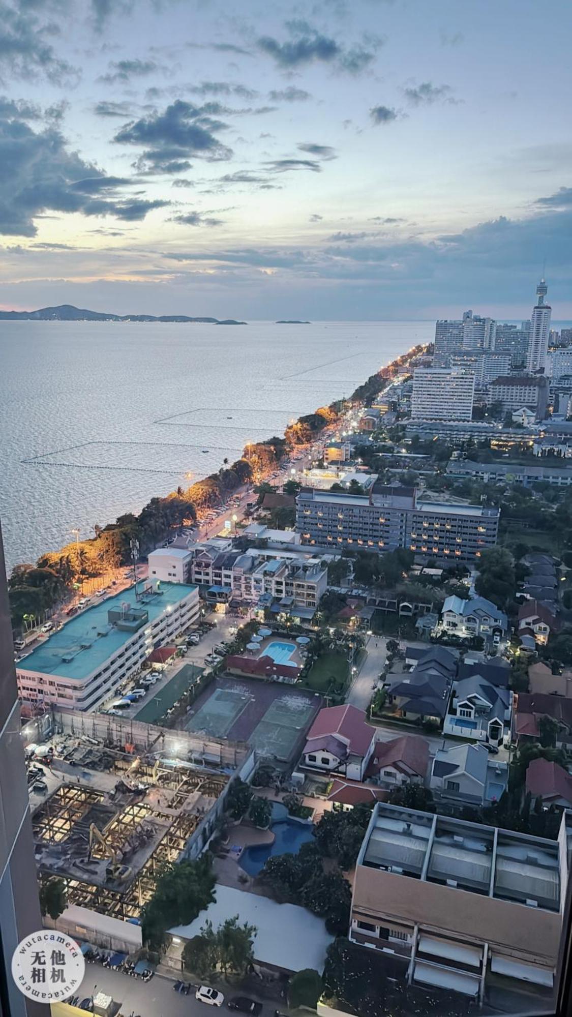Copacabana Beach Jomtien 科帕卡巴纳海乔木提安海滩毗邻乔木提安夜市 Exteriör bild