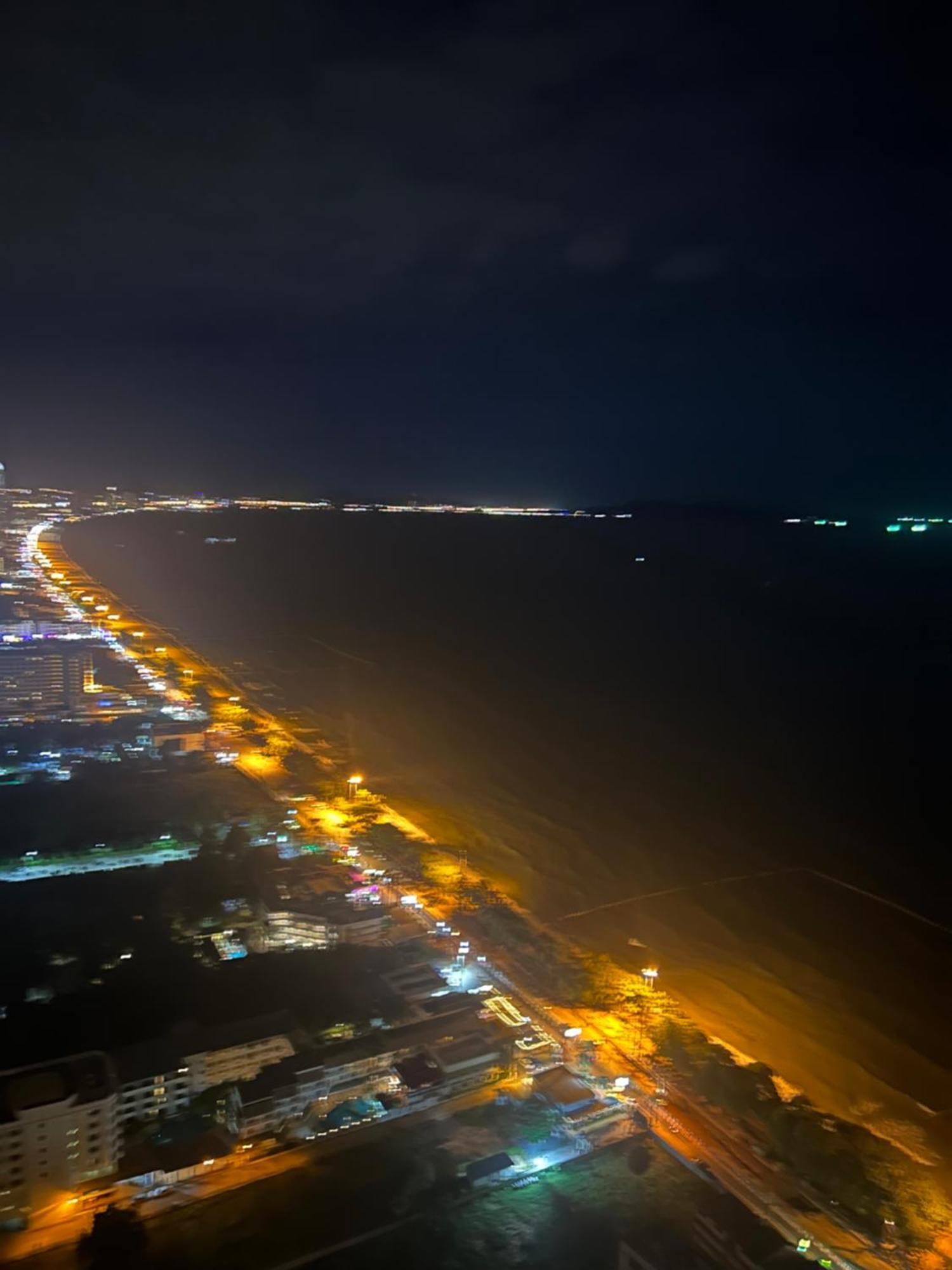 Copacabana Beach Jomtien 科帕卡巴纳海乔木提安海滩毗邻乔木提安夜市 Exteriör bild