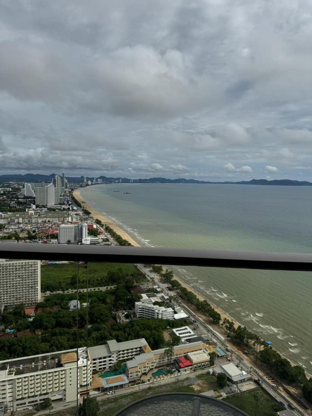 Copacabana Beach Jomtien 科帕卡巴纳海乔木提安海滩毗邻乔木提安夜市 Exteriör bild