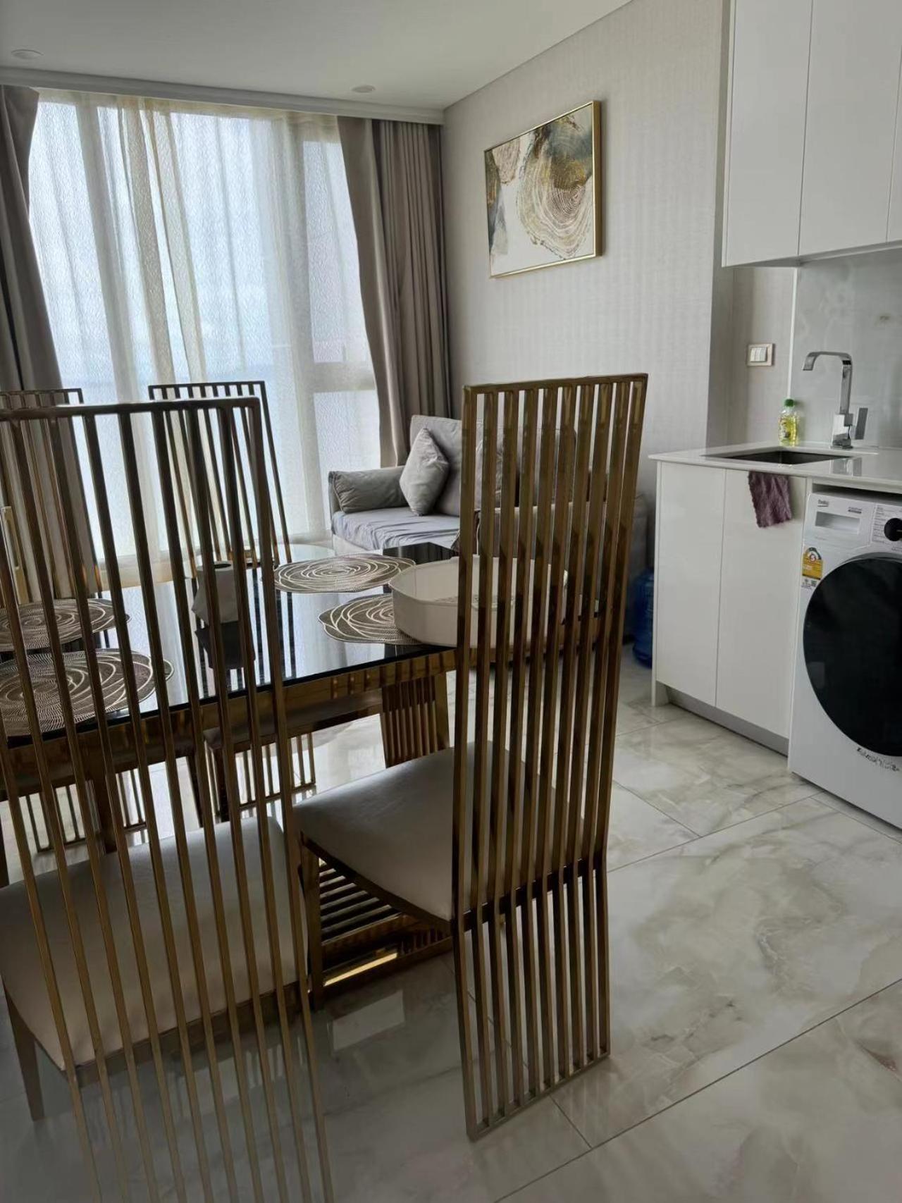 Copacabana Beach Jomtien 科帕卡巴纳海乔木提安海滩毗邻乔木提安夜市 Exteriör bild
